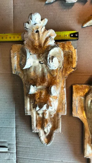 Fragmentos retablo dorado y blanco