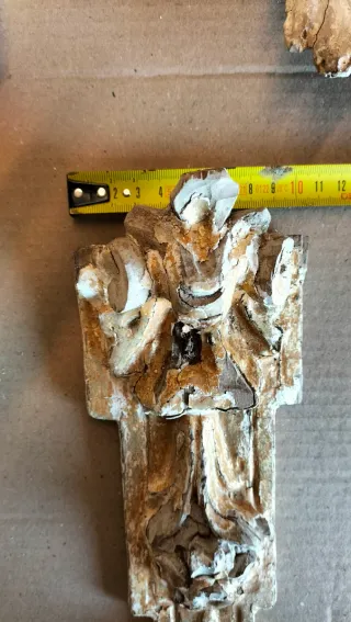 Fragmentos retablo dorado y blanco