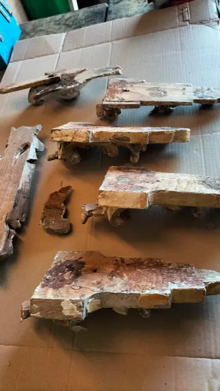 Fragmentos retablo dorado y blanco