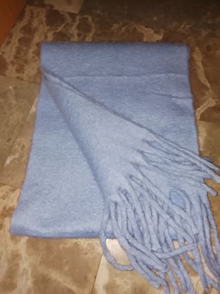 Bufanda azul con flecos