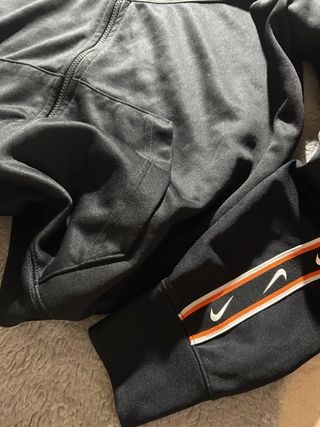 Sudadera Nike Negra con Capucha | Hoodie Deportiva