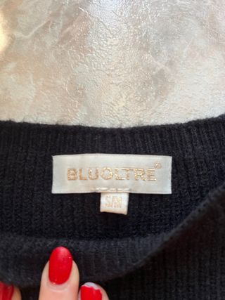 Maglione a righe bianche e nere