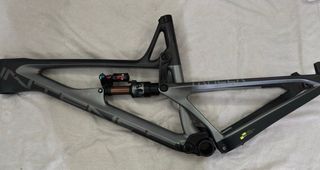 Cuadro Intense Tracer Carbon 27.5