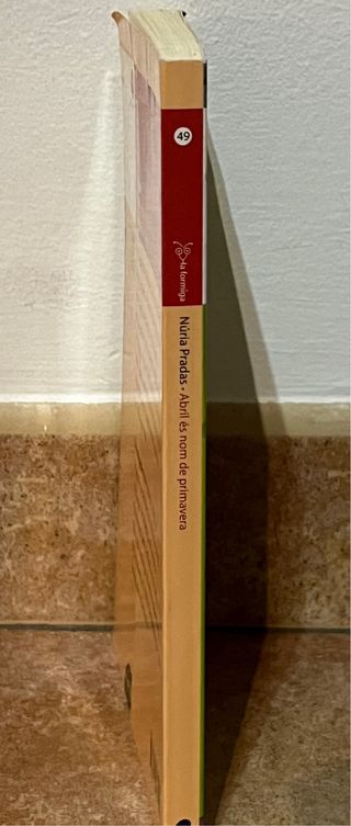 Abril és nom de primavera - Núria Pradas