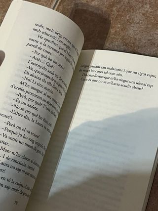 Abril és nom de primavera - Núria Pradas