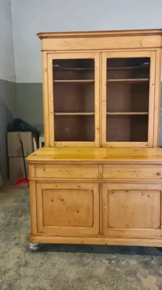 Mobiletti antichi in legno con vetrine Vendo uni