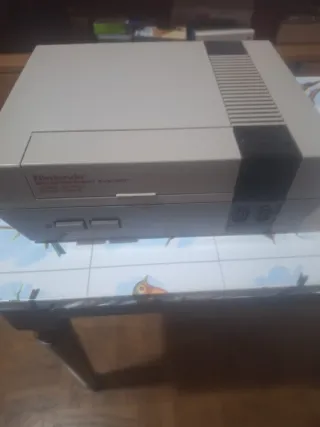 Consola Nintendo NES con 2 mandos
