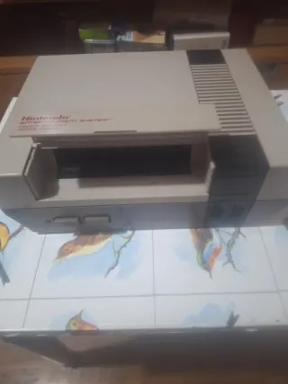 Consola Nintendo NES con 2 mandos