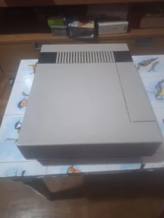 Consola Nintendo NES con 2 mandos