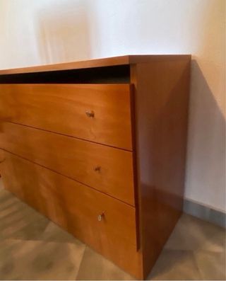 Mesitas de noche y cómoda de madera