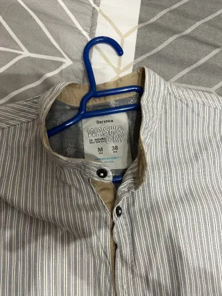 Camisa Bershka rayas beige y marron clarita.
