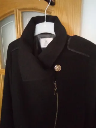 Abrigo, chaquetón de paño negro talla 44