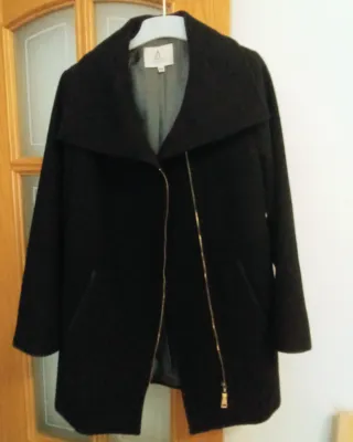 Abrigo, chaquetón de paño negro talla 44