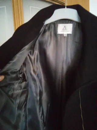 Abrigo, chaquetón de paño negro talla 44