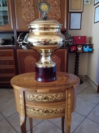 Coppa da trofeo in metallo dorato
