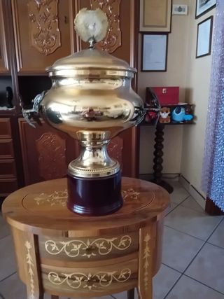 Coppa da trofeo in metallo dorato