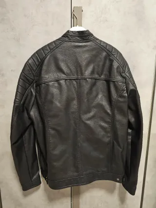 Giacca in pelle nera stile biker