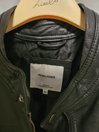 Giacca in pelle nera stile biker