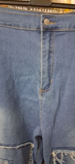 Pantalón vaquero desgarrado talla 5XL