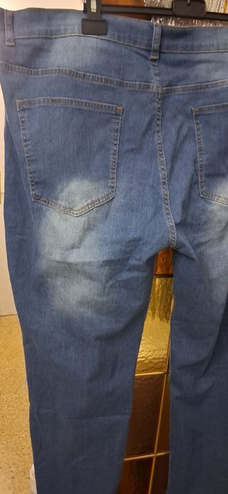 Pantalón vaquero desgarrado talla 5XL