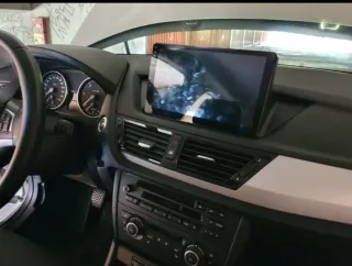 Rádio BMW X1 E84 Android 14 com Carplay sem fios.