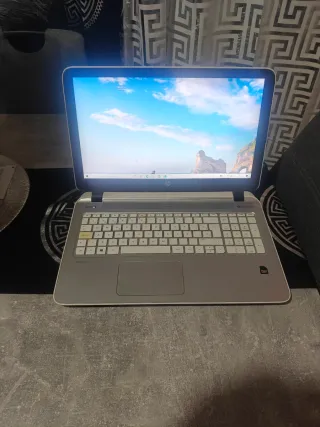 Portátil HP Plata y Blanco