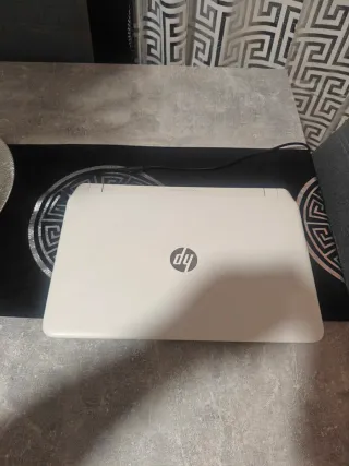 Portátil HP Plata y Blanco