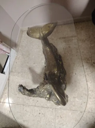 Mesa cristal con base de sirena dorada