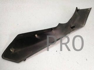 Chapa Bajo asiento Dch. Honda Forza (83601_KVZ_6300)