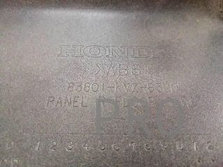 Chapa Bajo asiento Dch. Honda Forza (83601_KVZ_6300)