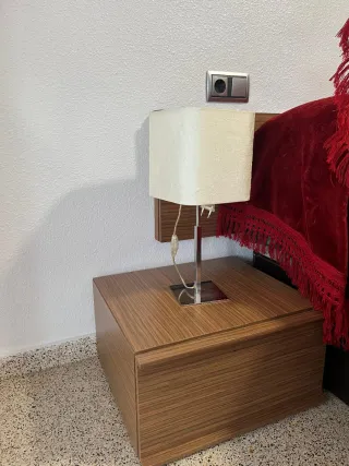 Conjuntocompleto: cómoda+ mesita+cabezal y lampara