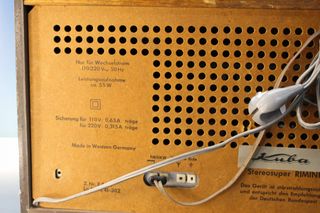 Antigua radio amplificador de válvulas. Kuba Imperial 666. RDA, 1966.