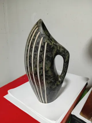 Jarrón de cerámica modernista