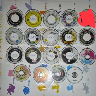 LOTE DE 18 JUEGOS DE PSP SIN CARATULA