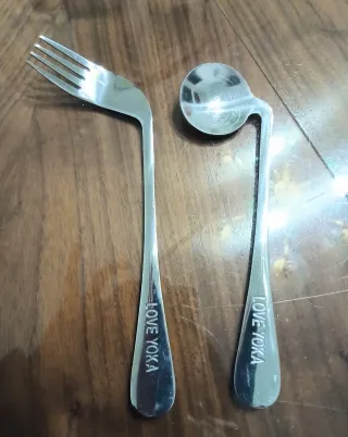 Cubiertos + baberos + bandeja, adaptados