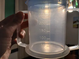 Cubiertos + baberos + bandeja, adaptados