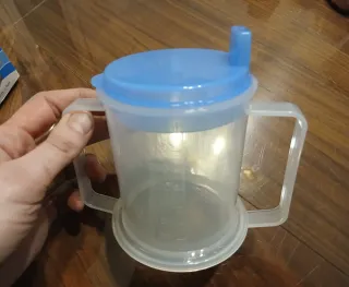 Cubiertos + baberos + bandeja, adaptados