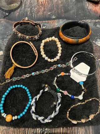 Lote Pulseras Cuero, Perlas y Varias