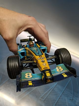 Alonso Renault R24 2004 Mattel, Hot Wheels 1:18. Maqueta coche Fórmula 1.