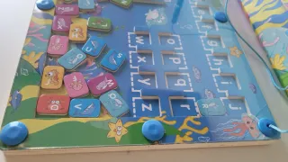 Tablero Magnético y Piezas del Alfabeto Montessori