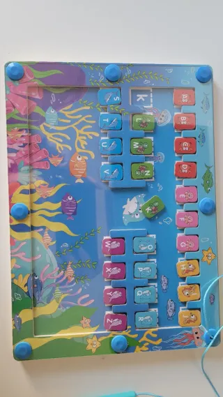 Tablero Magnético y Piezas del Alfabeto Montessori