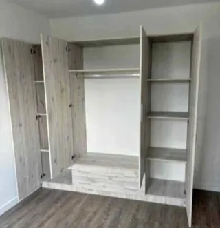 Armario blanco de madera