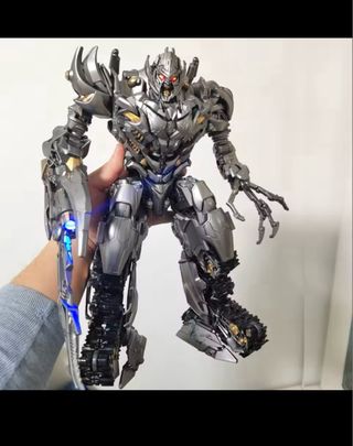 Megatron Megatank Figura