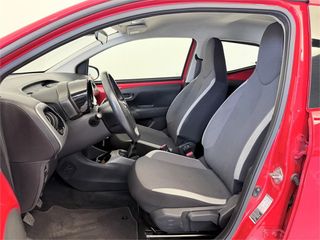 TOYOTA Aygo 5 Puertas x-play 70 Manual 5v