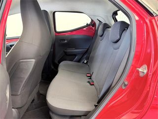 TOYOTA Aygo 5 Puertas x-play 70 Manual 5v