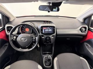 TOYOTA Aygo 5 Puertas x-play 70 Manual 5v