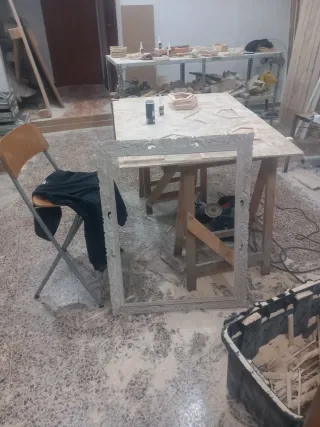 Marco antiguo cincelado a mano 74 x 93cm