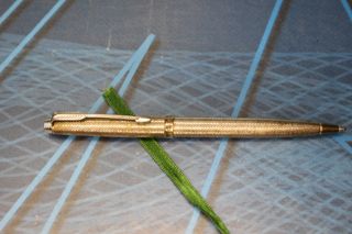 Bolígrafo Parker 30μ. Plaqué plata.