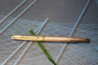 Bolígrafo Parker 30μ. Plaqué plata.