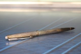 Bolígrafo Parker 30μ. Plaqué plata.